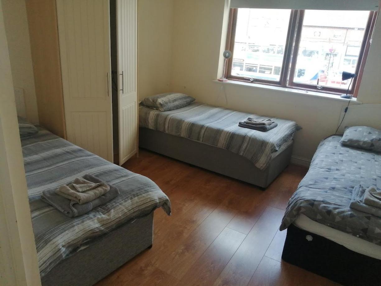 2 Bedroom, 2 Bathroom Apartment Дъблин Екстериор снимка
