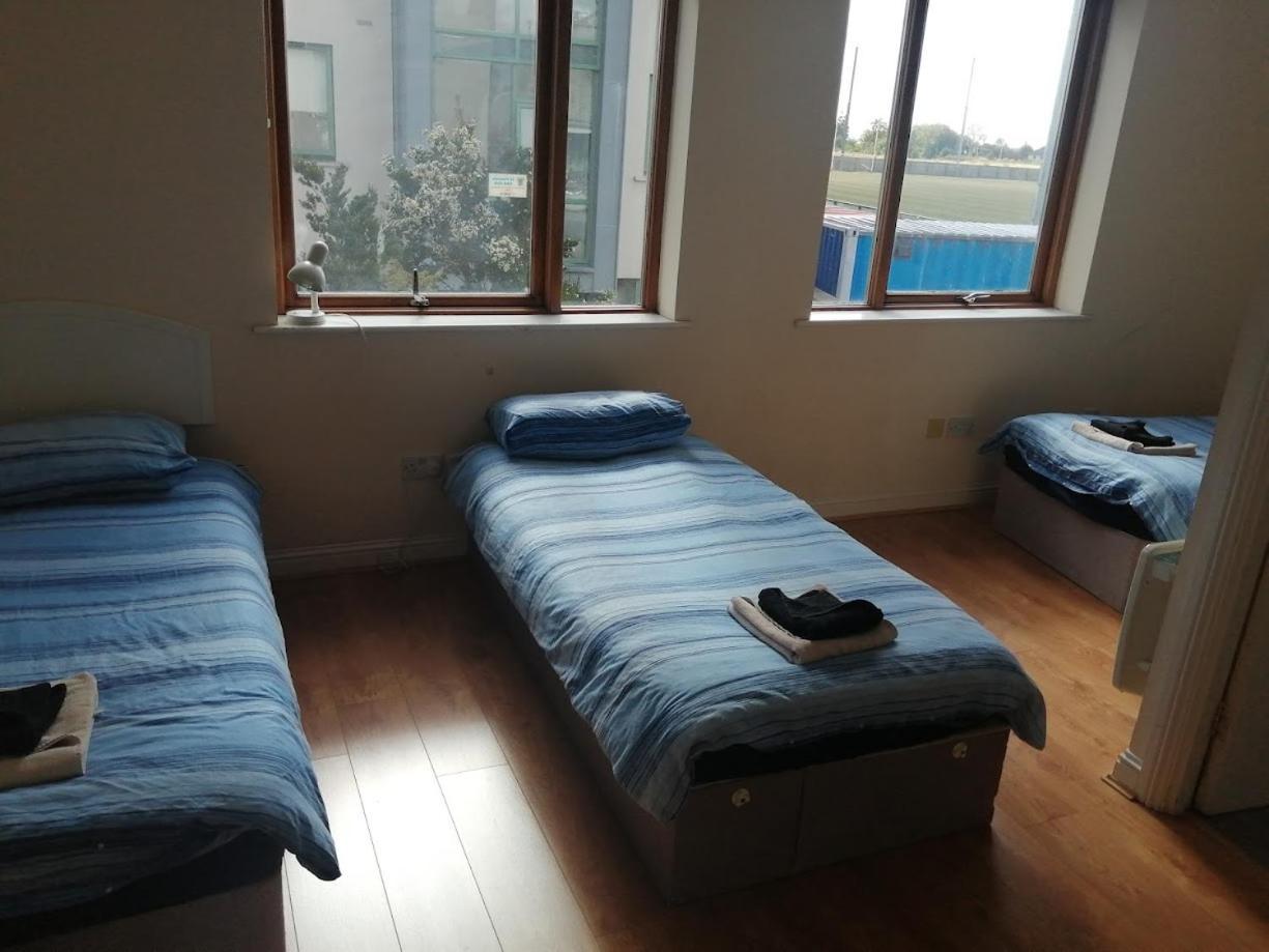 2 Bedroom, 2 Bathroom Apartment Дъблин Екстериор снимка