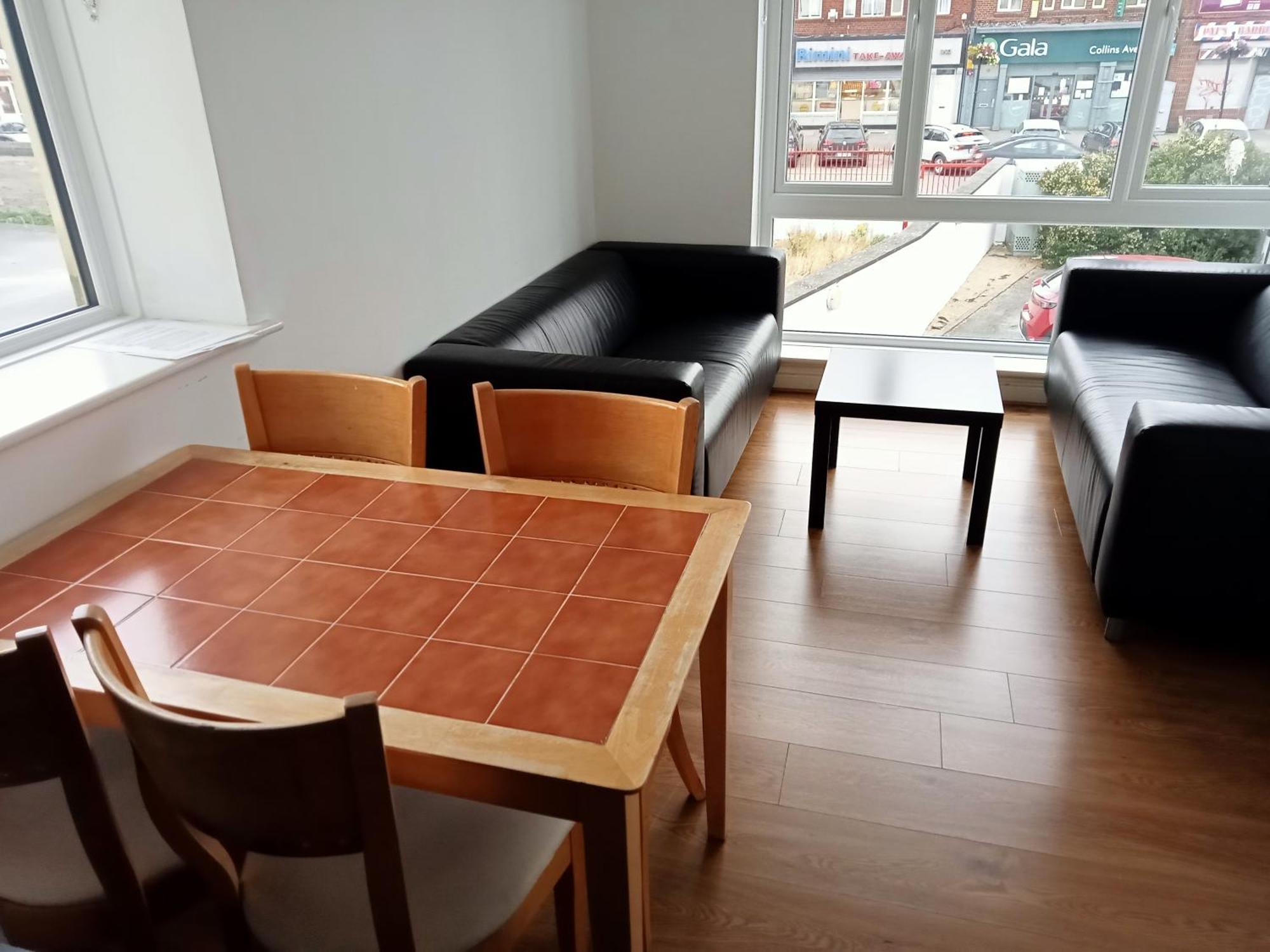 2 Bedroom, 2 Bathroom Apartment Дъблин Екстериор снимка